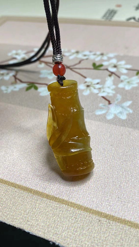 Liontin Bambu Giok Bunga Giok Giok Alami Ukuran 42 * 18.6mm Warna dan gaya yang indah Sudah termasuk pajak pengiriman.