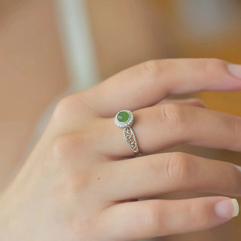 11543 Cincin Kerawang Jasper Alami yang terbuat dari perak 925. Batu gioknya bersih, halus dan hangat, dan gayanya sangat indah.