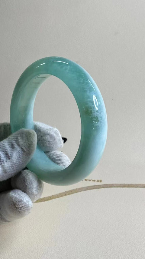 Gelang Jelly Celestite Giok Cui Jade Alami Ukuran 59-61mm Ukuran 60mm Lebar Sisi 17.1mm Giok terbentuk secara alami Pola acak Pengiriman dan pajak sudah termasuk.