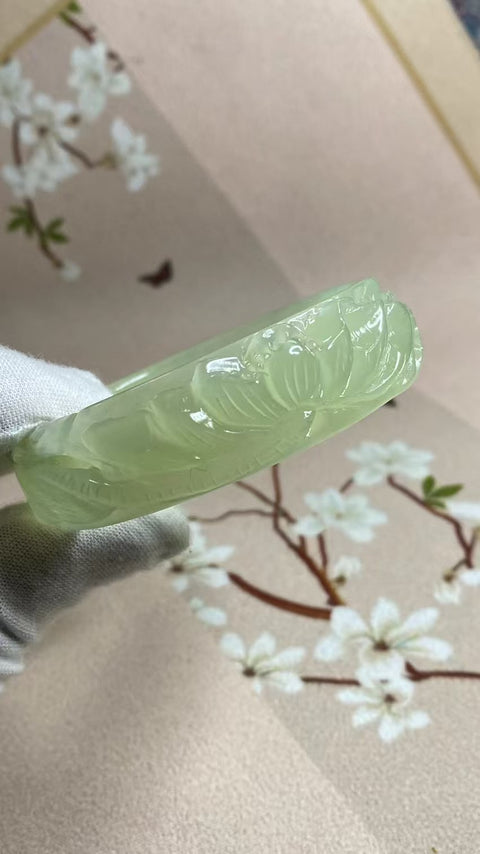 Gelang Bunga Teratai Batu Giok Cui Giok Berukir Ukuran 56-58mm Ukuran 57.4mm Lebar Sisi 18mm Giok terjadi secara alami Pola acak Pajak Pengiriman Termasuk