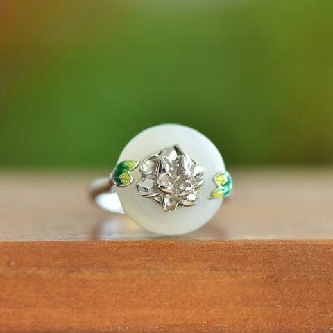 1537 Cincin Giok Hetian Alami yang terbuat dari perak 925. Giok ini bersih, halus, dan lembab.