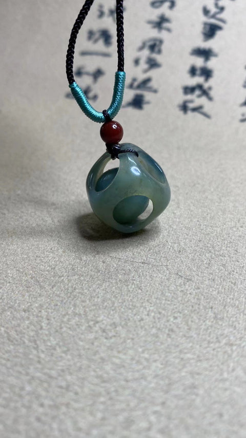 Liontin Biru Bumi Giok Cui Giok Alami Ukuran 16.5mm Giok bersih, halus dan hangat Sudah termasuk ongkos kirim dan pajak.