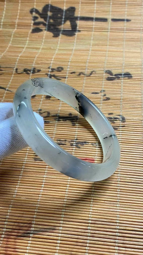 Gelang Tinta Giok Cui Cui Halus Ukuran 56-58mm Ukuran 57.7mm Lebar 12mm Giok halus dan hangat dengan warna-warna yang indah Pengiriman dan pajak sudah termasuk.