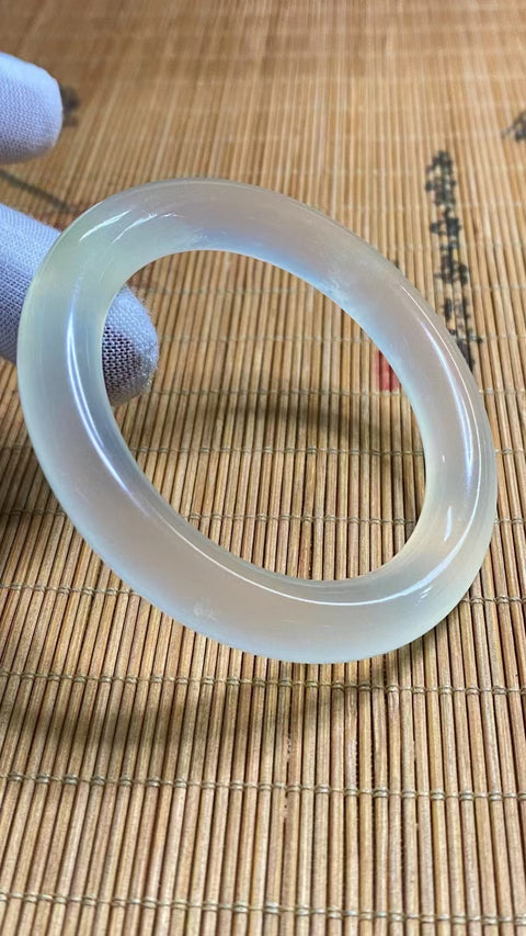 Gelang Badai Salju Bawah Es Giok Cui Jade Alami Ukuran 50-52mm Ukuran 51.8mm Lebar Sisi 9.9mm Giok semuanya terjadi secara alami Pola adalah acak Pajak Pengiriman Termasuk