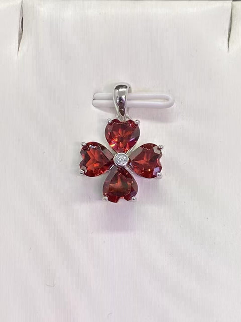 Kalung semanggi empat daun garnet alami yang terbuat dari perak 925, ukuran batu utama 6mm, dengan pengaturan perak tebal, gaya yang indah, sudah termasuk pajak pengiriman.