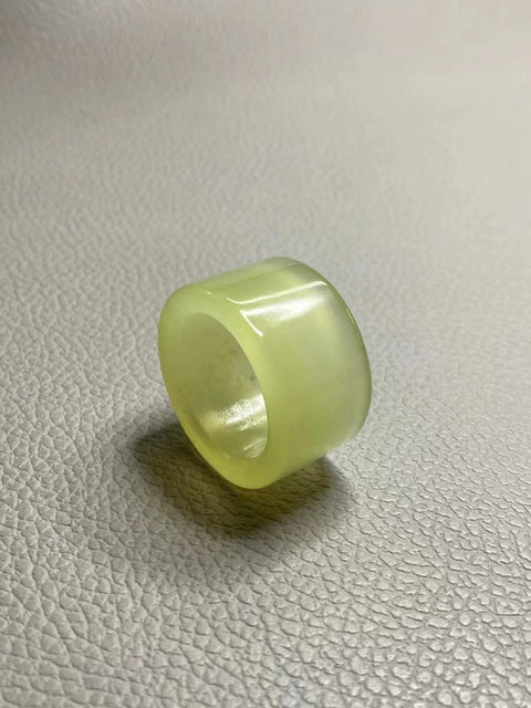 Jari Pemicu Kuning Mentega Ayam Giok Cui Jade Ukuran 22,7 * 18mm Gaya Termasuk Pajak Pengiriman