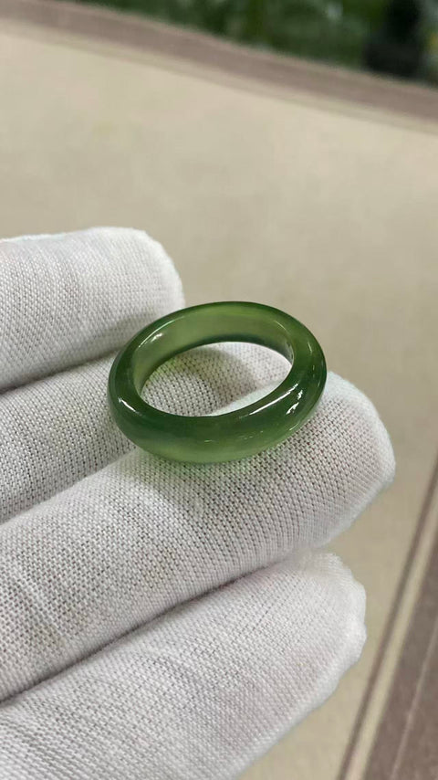Cincin: Cincin hijau penuh giok Xiuyan yang indah, diameter dalam 20mm, termasuk pengiriman dan pajak