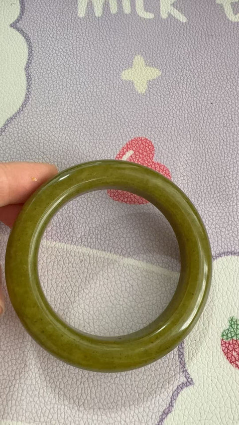 Gelang giok Xiuyan yang indah, diameter dalam: 58mm, lebar samping 12,8mm, batu alam dihasilkan secara alami, polanya acak, termasuk pajak pengiriman