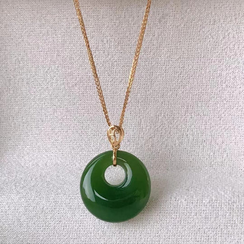Kalung Jasper Alami & nbsp; Gaya Pengaturan Emas 18k halus dan elegan, harus dimiliki oleh peri mana pun. Ukuran 15,5 mm Tebal 4,5 mm Sudah termasuk pajak pengiriman.