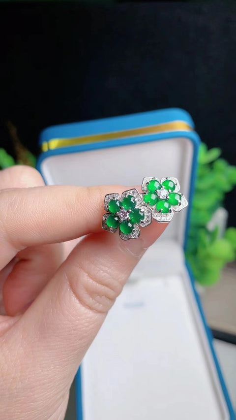 Anting-anting Jadeite Alami dengan warna perak 925 Spicy Green Ukuran 0.3 Tekstur halus Sudah termasuk ongkos kirim dan pajak.