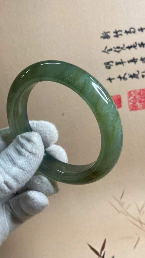 Gelang Giok Bunga Giok Cui Giok Halus Ukuran 57-59mm Ukuran 58.4mm Lebar Sisi 13mm Giok terjadi secara alami dan polanya acak Sudah termasuk ongkos kirim dan pajak.