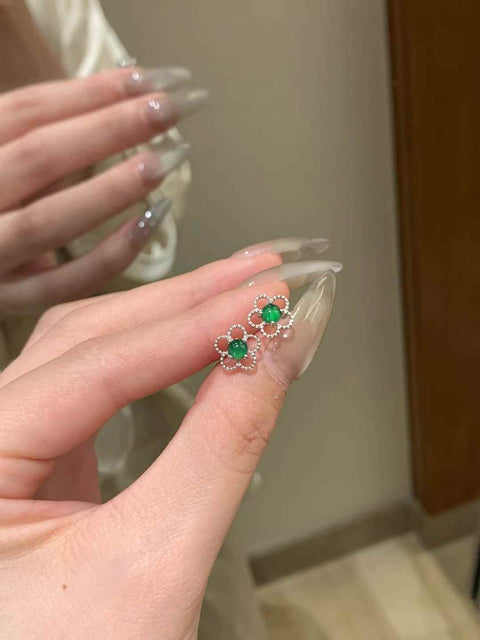 Anting Bunga Jadeite Alami yang terbuat dari perak 925 Ukuran 4mm Giok bersih, halus dan hangat Gaya yang indah dan ringkas sudah termasuk pajak pengiriman.