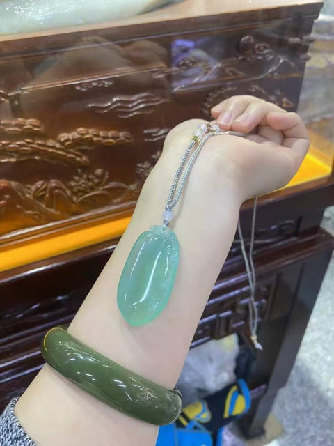 Liontin Jelly Giok Cui Jade Alami Ukuran 44 * 23mm Buatan Tangan Warna Es Tinggi Sudah termasuk pajak pengiriman.