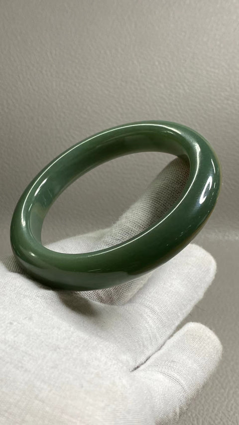 Gelang Giok Cui Alami Ukuran 55-57mm Ukuran 56.6mm Lebar Sisi 11.6mm Giok terjadi secara alami Pola acak Termasuk pajak pengiriman.