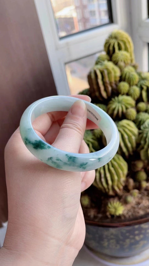 Gelang Jadeite Alami Gelang giok bersih, halus dan hangat Ukuran 59,3 mm Giok semuanya terjadi secara alami Pola acak termasuk pajak pengiriman