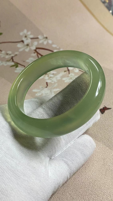 Gelang Hijau Es Giok Cui Giok Alami Ukuran 54-56mm Ukuran 55.2mm Lebar Sisi 14mm Giok terjadi secara alami Pola acak termasuk pajak pengiriman