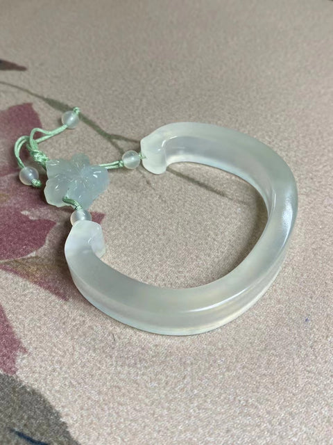 Gelang Giok Cui Halus Ukuran 57-59mm Lebar 12.3mm Giok terbentuk secara alami Pola acak Termasuk ongkos kirim dan pajak.