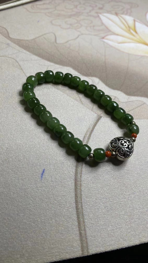 Gelang Giok Hetian Alami dengan aksesoris cantik Ukuran 7 * 5.7mm Giok bersih, halus dan hangat Sudah termasuk pajak pengiriman.