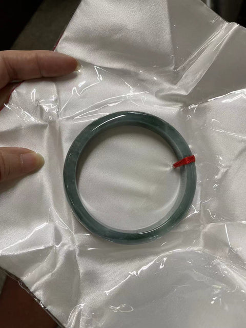 Gelang air biru giok alami khusus, bahan lubang tua, bagian bawah halus dan hangat, indah di tangan, kaliber 62mm Giok kaliber 62mm adalah pola acak yang terjadi secara alami Termasuk pajak pengiriman