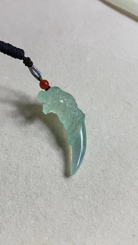 Liontin Jelly Giok Cui Giok Alami Ukuran 40 * 20mm Giok ini halus dan hangat dengan warna-warna yang indah sudah termasuk pajak pengiriman.
