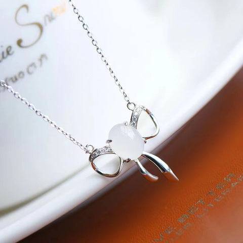 Set Kalung Busur Giok Hetian Alami dari Giok Perak 925 bersih dan halus, hangat, lembab, dan penuh Ukuran 6 * 8mm Pengiriman dan pajak sudah termasuk.
