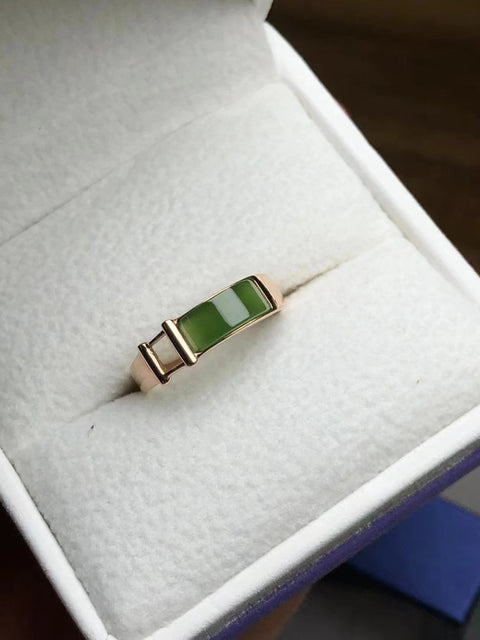 Cincin Pelana Giok Giok Hetian Jade Alami Pengaturan Emas 18k Ukuran 10 * 4mm Giok bersih, halus dan hangat Sudah termasuk pajak pengiriman.