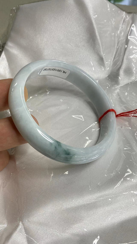 Gelang Jadeite Grade A Dari Batu Giok Alami Batu Giok Bersih Ukuran 55.9mm Lebar Sisi 12.5mm