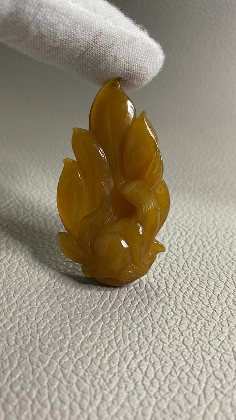 Liontin Giok Cui Giok Alami Sembilan Ekor Rubah Ukuran 57 * 32mm Giok bersih, halus dan hangat.