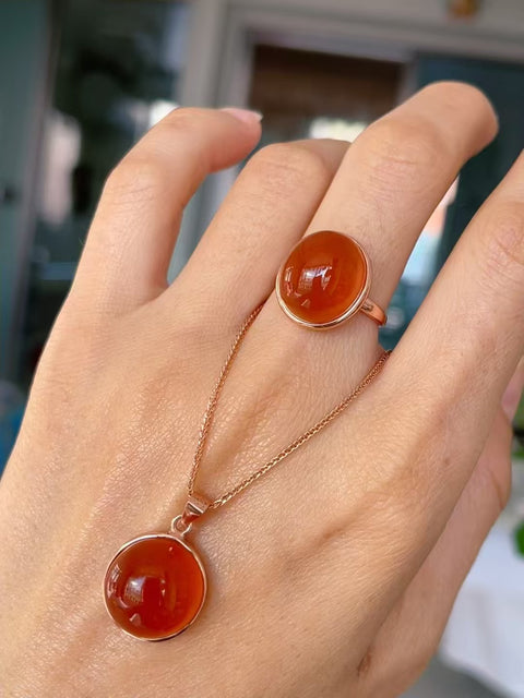 Natural Nan Hong Set 925 Cincin Perak 16.9 * 15.3mm & kalung 16.8 * 16.4 * 9.5mm Kualitas giok halus dan hangat, gaya yang indah Termasuk pajak pengiriman