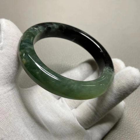 Gelang Giok Giok Bunga Giok Cui Tinta Biru Ukuran 57-59mm Ukuran 58.2mm Lebar Sisi 12.9mm Giok ini terbentuk secara alami dan polanya acak Sudah termasuk pajak pengiriman.