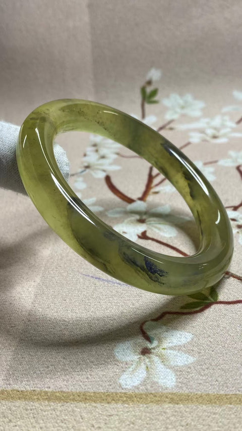 Gelang Lukisan Pemandangan Giok Cui Alami Ukuran 54-56mm Ukuran 55.5mm Lebar Sisi 10.7mm Giok terjadi secara alami Pola acak termasuk pajak pengiriman