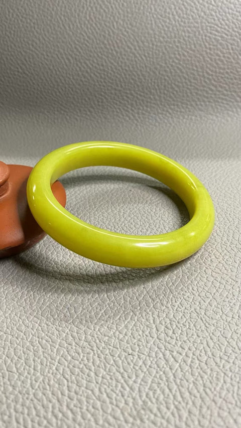 Gelang Bunga Emas Giok Cui Giok Alami Ukuran 57-59mm Ukuran 58.3mm Lebar Sisi 11.7mm Giok terjadi secara alami Pola acak Pengiriman dan pajak sudah termasuk.