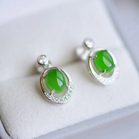 Anting Giok Hetian Alami 925 Pengaturan Perak Ukuran 6 * 8mm Giok bersih dan halus, hangat dan bergaya Termasuk pajak pengiriman.