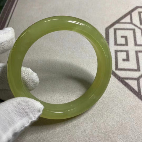 Gelang Kuning Minyak Ayam Giok Cui Giok Alami Ukuran 59-61mm Ukuran 60.5mm Lebar Sisi 13.8mm Giok ini semuanya muncul secara alami Pola acak Sudah termasuk pajak pengiriman.