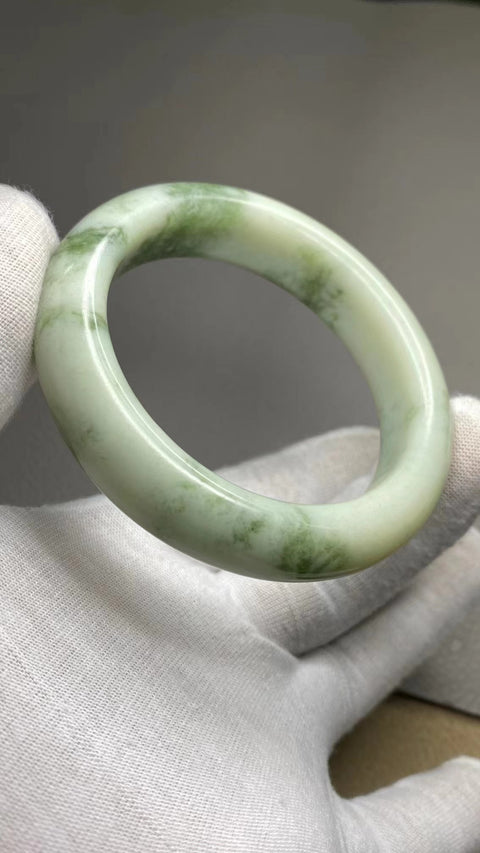 Gelang Cui Giok Minyak Tua Cui Giok Ukuran 55-57mm Ukuran 56.7mm Lebar Sisi 15mm Giok terbentuk secara alami Pola acak Termasuk ongkos kirim dan pajak.