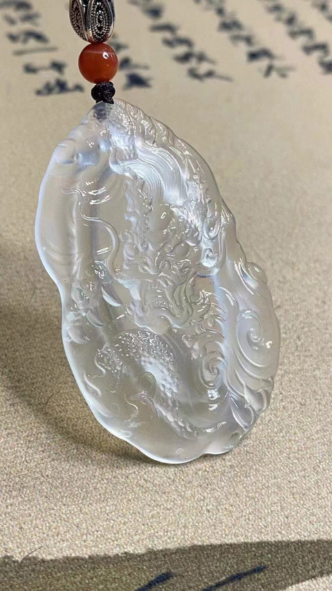 Liontin Naga Giok Cui Alami Ukuran 61.7 * 36.9mm Giok halus dan hangat, diukir dengan tangan, sudah termasuk ongkos kirim dan pajak.