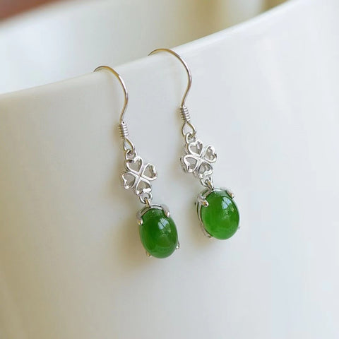 Anting-anting giok alami yang terbuat dari perak 925 Ukuran 8 * 6mm Giok adalah giok yang halus dan hangat dengan pengerjaan yang sangat indah Pajak pengiriman sudah termasuk