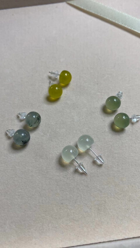 Anting Giok Alami dari Perak 925 Ukuran 8,3 mm Giok bersih dan halus Termasuk ongkos kirim dan pajak.