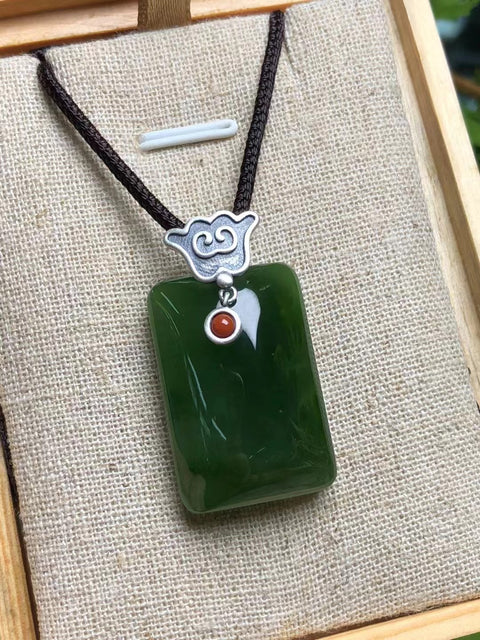 Plakat Perdamaian dan Keselamatan Hijau Bayam Giok Hetian Jade Alami dalam 925 Perak Ukuran 29 * 20 * 10mm Termasuk Pajak Pengiriman