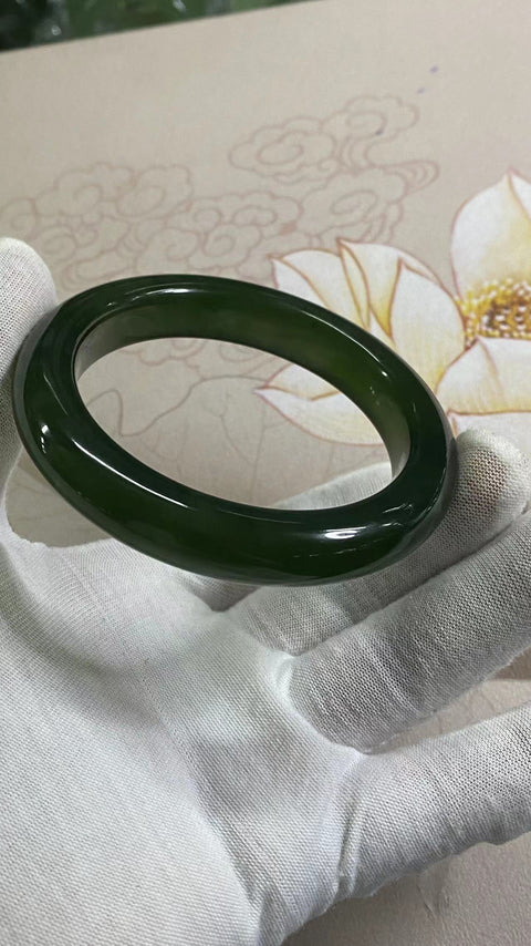 Gelang Giok Cui Halus Ukuran 60.3mm Lebar 11.8mm Giok bersih, halus dan hangat Giok terjadi secara alami Pola acak Termasuk ongkos kirim dan pajak