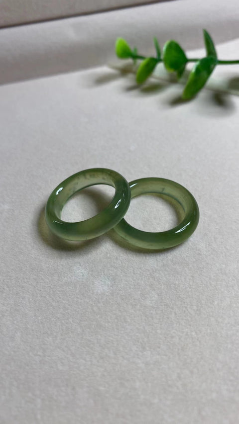 Cincin Hijau Penuh Giok Cui Alami，Tersedia Ukuran 17.4mm - 20mm Cincin halus Warna yang indah Pengiriman dan pajak sudah termasuk.