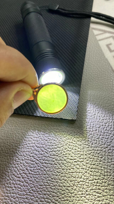 Batu giok bulat jasper alami Giok bersih, halus dan hangat Ukuran 20mm Tebal 3.6mm Pengiriman dan pajak sudah termasuk.