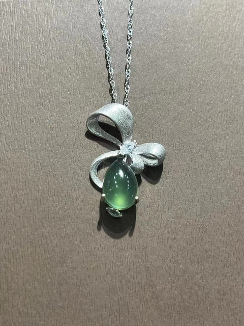 Kalung Giok Alami dari perak 925, bersih, halus dan hangat, ukuran 15 * 19mm, sudah termasuk ongkos kirim dan pajak.
