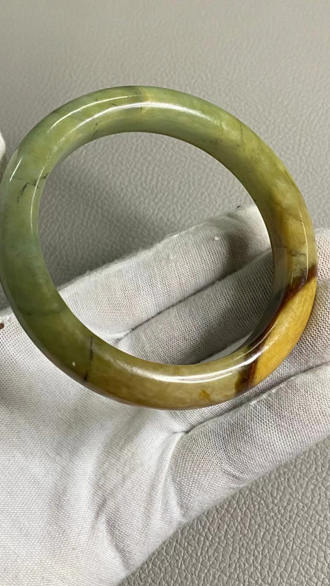 Gelang Giok Bunga Giok Cui Fine Jade Ukuran 65-67mm Ukuran 66.5mm Lebar Sisi 13.8mm Giok terjadi secara alami Pola acak termasuk pajak pengiriman