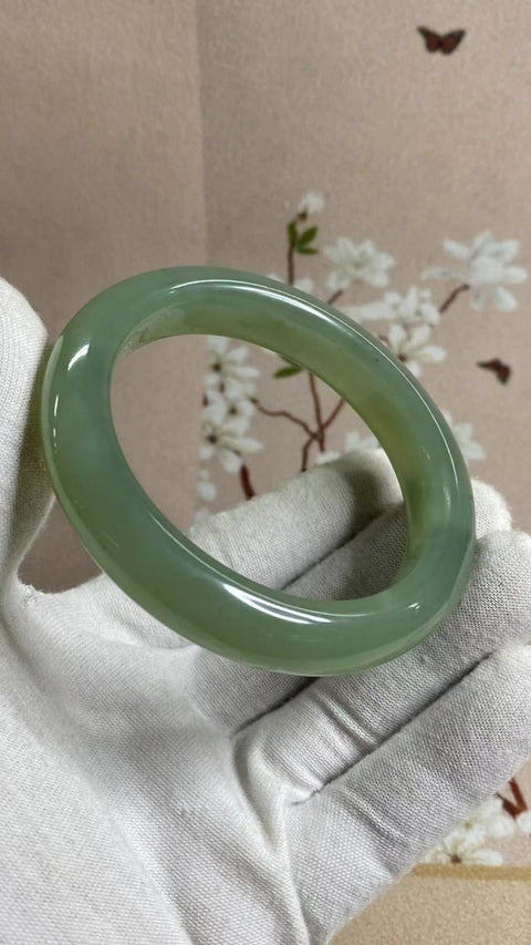 Gelang Bunga Terapung Air Biru Giok Cui Giok Alami Ukuran 59-61mm Ukuran 60.3mm Lebar Samping 13.2mm Batu giok semuanya muncul secara alami Pola acak Sudah termasuk pajak pengiriman.