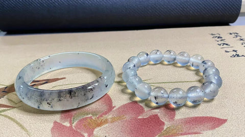 Set Tinta Giok Cui Giok Alami di Atas Es Ukuran gelang 59,6 mm Lebar sisi 14,3 mm Ukuran gelang 12,3 mm Giok yang halus dan hangat, gaya yang indah.
