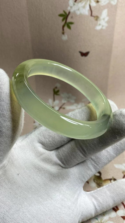 Gelang Lukisan Warna Musim Semi Giok Cui Giok Alami Ukuran 57-59mm Ukuran 58mm Lebar Sisi 12.6mm Giok terjadi secara alami Pola acak Pengiriman dan pajak sudah termasuk.