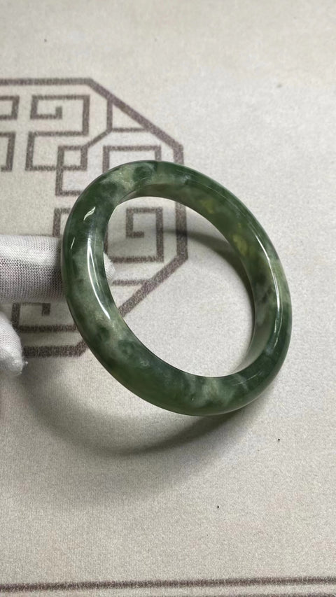 Gelang Hijau Penuh Giok Cui Alami Ukuran 61-63mm Ukuran 62.6mm Ukuran 12.8mm Giok semuanya terjadi secara alami Pola acak termasuk pajak pengiriman