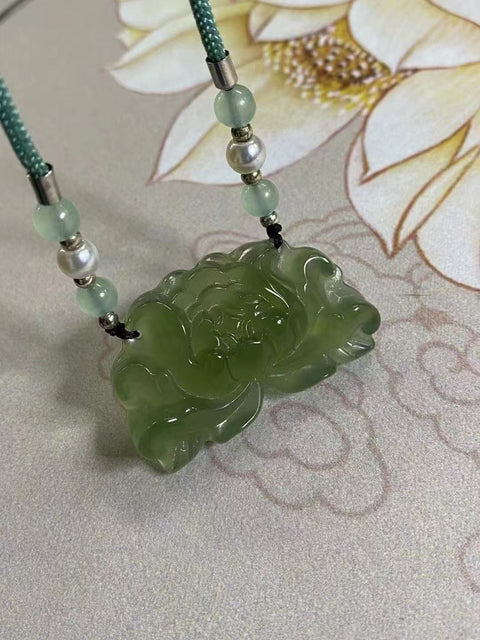 Liontin Hijau Giok Cui Giok Alami Ukuran 45 * 28mm Giok halus dan hangat, diukir dengan tangan, sudah termasuk ongkos kirim dan pajak.