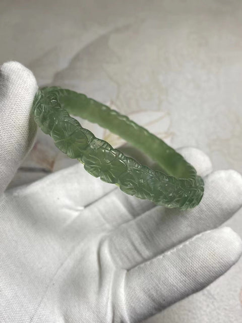 Gelang Giok Giok Bunga Giok Cui Indah Gelang Giok Diukir Tangan Ukuran 59-61mm Ukuran 60.9mm Lebar Sisi 11.1mm Giok adalah Pola Bunga yang muncul secara alami secara acak